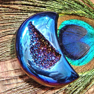 Adorable Druzy Sparkle Cobalt Blue Aura Quartz & Agate Geode Crescent Moon Carving - Earth Family Crystals