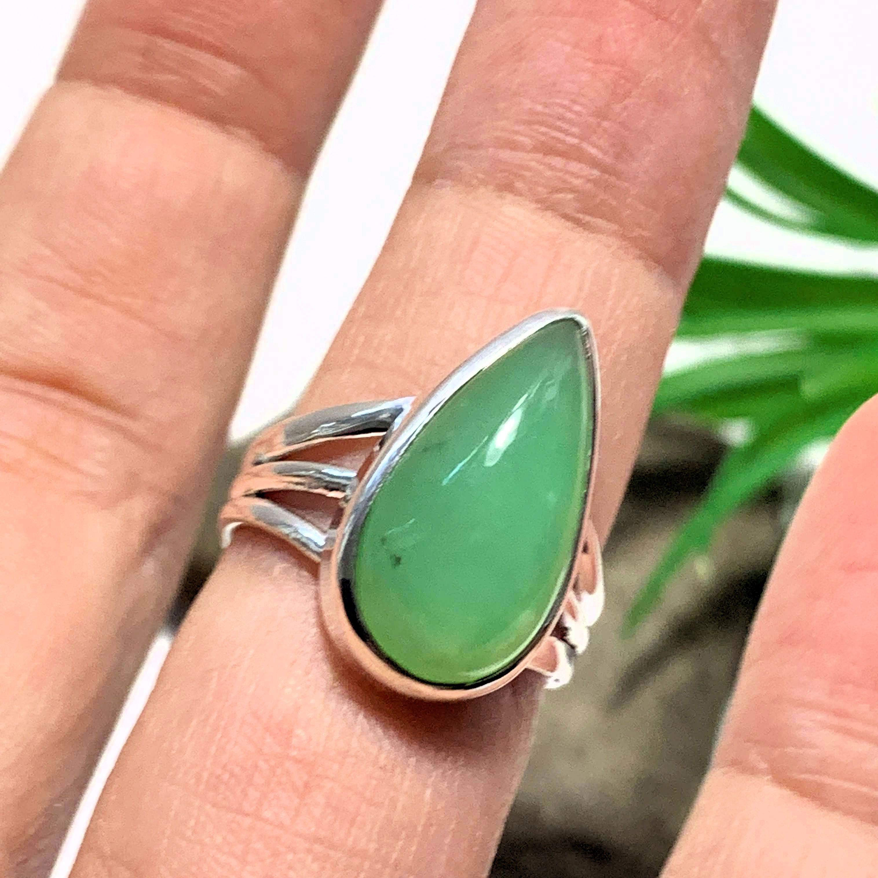 Apple Green Chrysoprase Sterling Silver Gemstone Ring (Size 6)