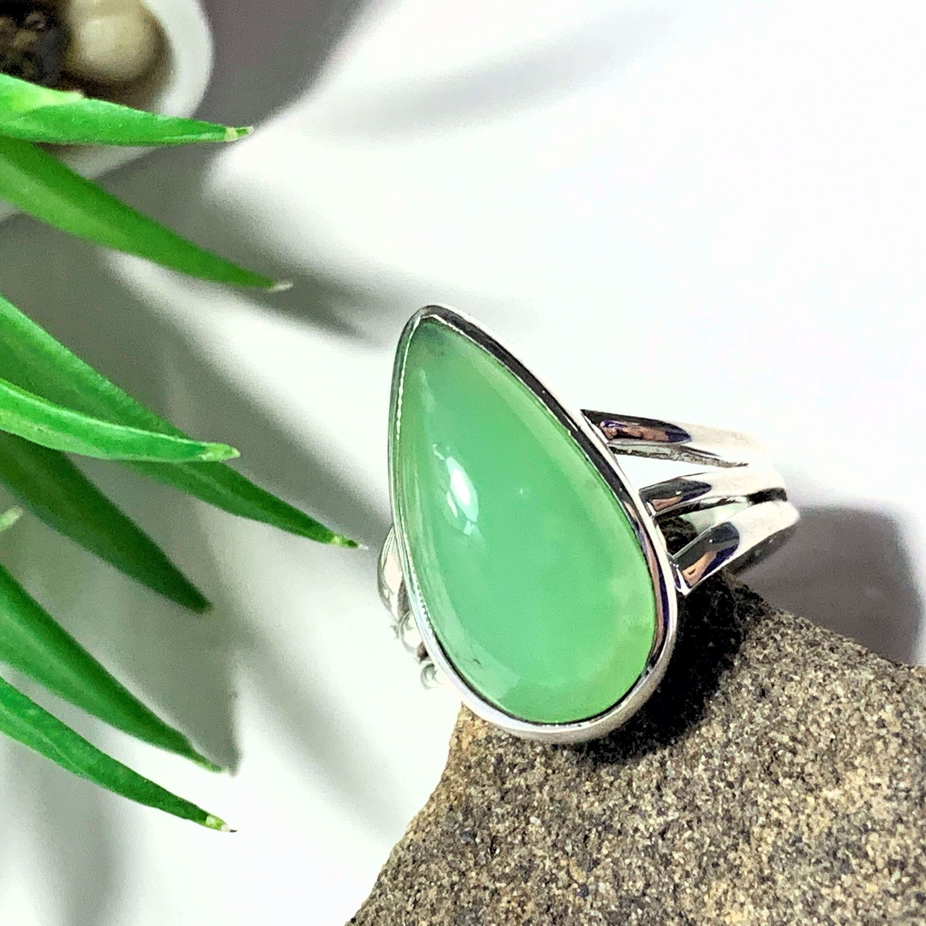 Apple Green Chrysoprase Sterling Silver Gemstone Ring (Size 6)