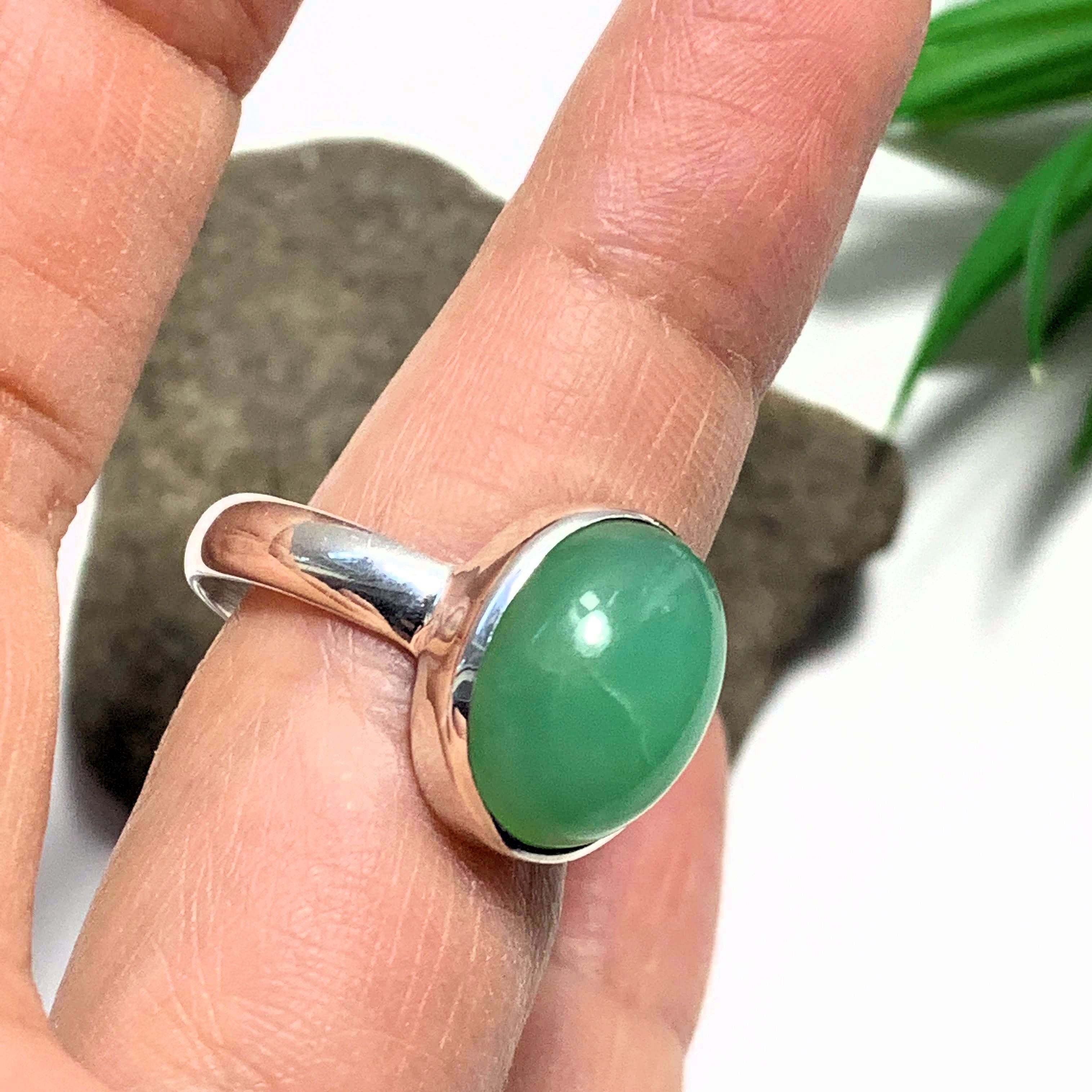 Apple Green Chrysoprase Sterling Silver Gemstone Ring (Size 10)