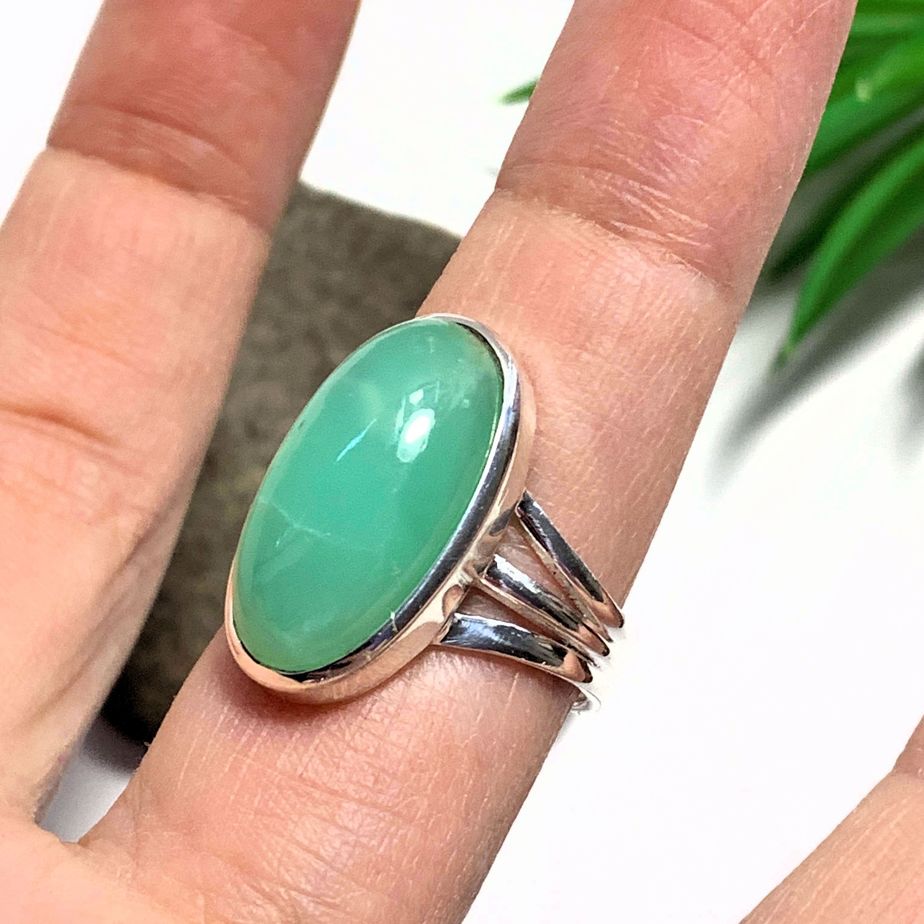 Apple Green Chrysoprase Sterling Silver Gemstone Ring (Size 8)