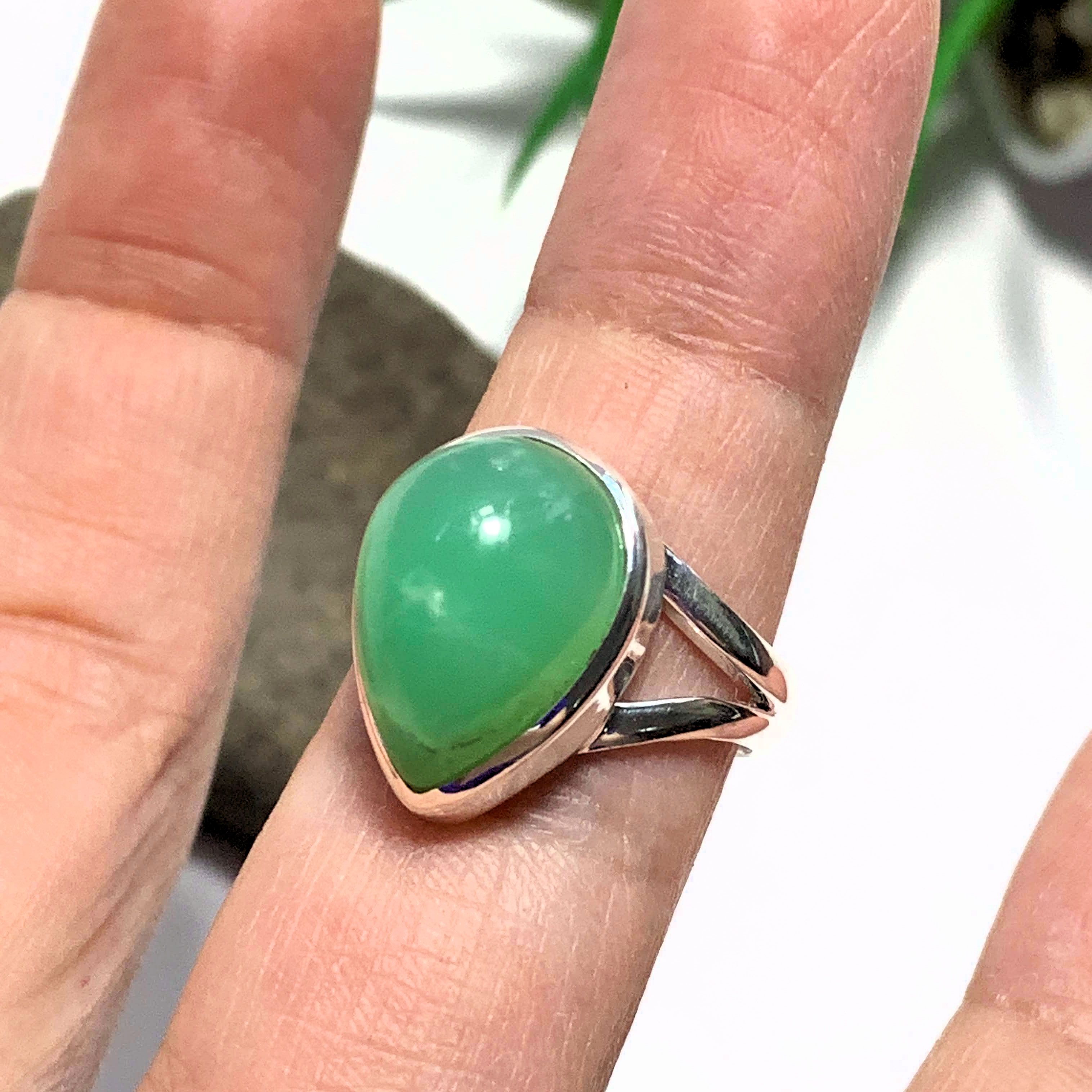 Apple Green Chrysoprase Sterling Silver Gemstone Ring (Size 7.5)