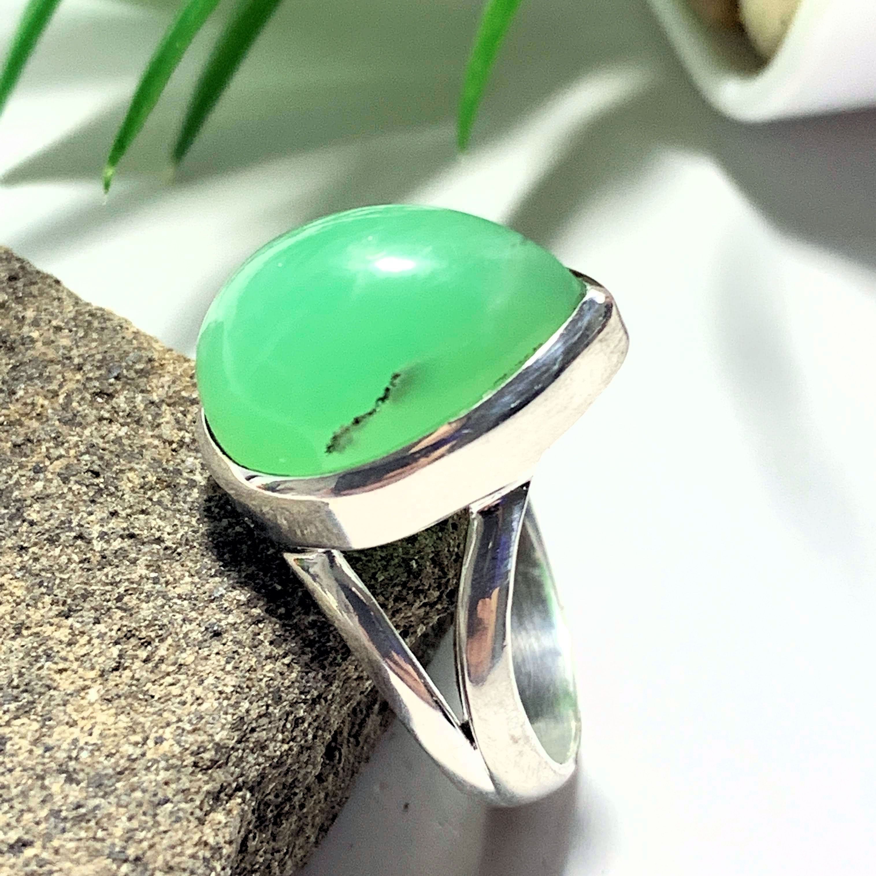 Apple Green Chrysoprase Sterling Silver Gemstone Ring (Size 7.5)