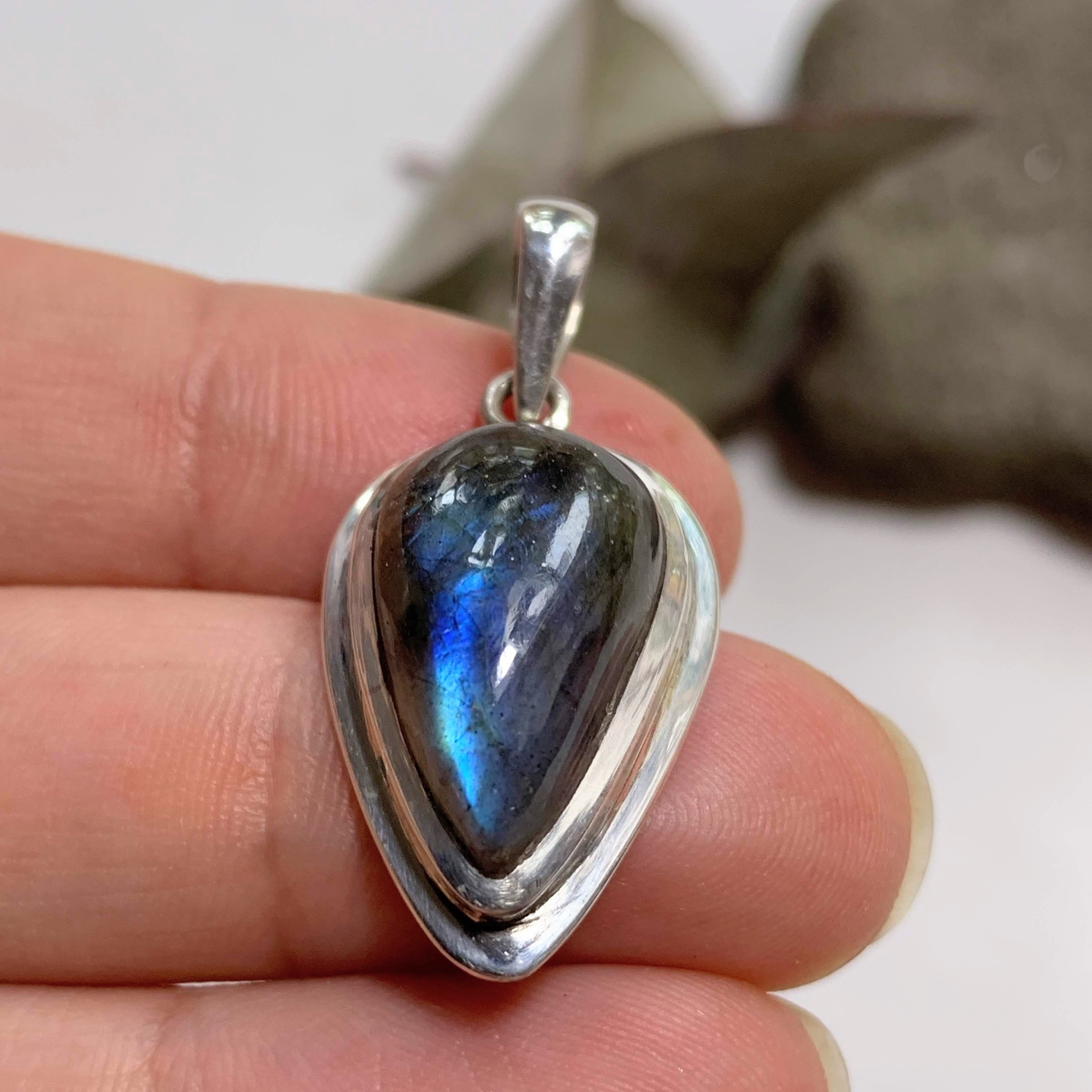 Pretty Royal Blue Flash Labradorite Sterling Silver Pendant (Includes Silver Chain) - Earth Family Crystals