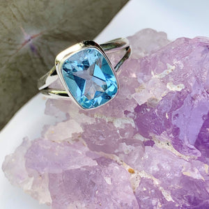 Gorgeous Sky Blue Faceted Blue Topaz Ring in Sterling Silver (Size: 8) - Earth Family Crystals