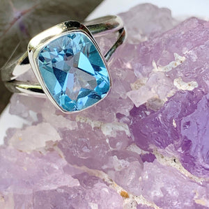 Gorgeous Sky Blue Faceted Blue Topaz Ring in Sterling Silver (Size: 8) - Earth Family Crystals