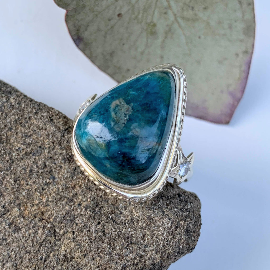 Deep Blue Apatite & Star Design Ring in Sterling Silver (Size 8) - Earth Family Crystals