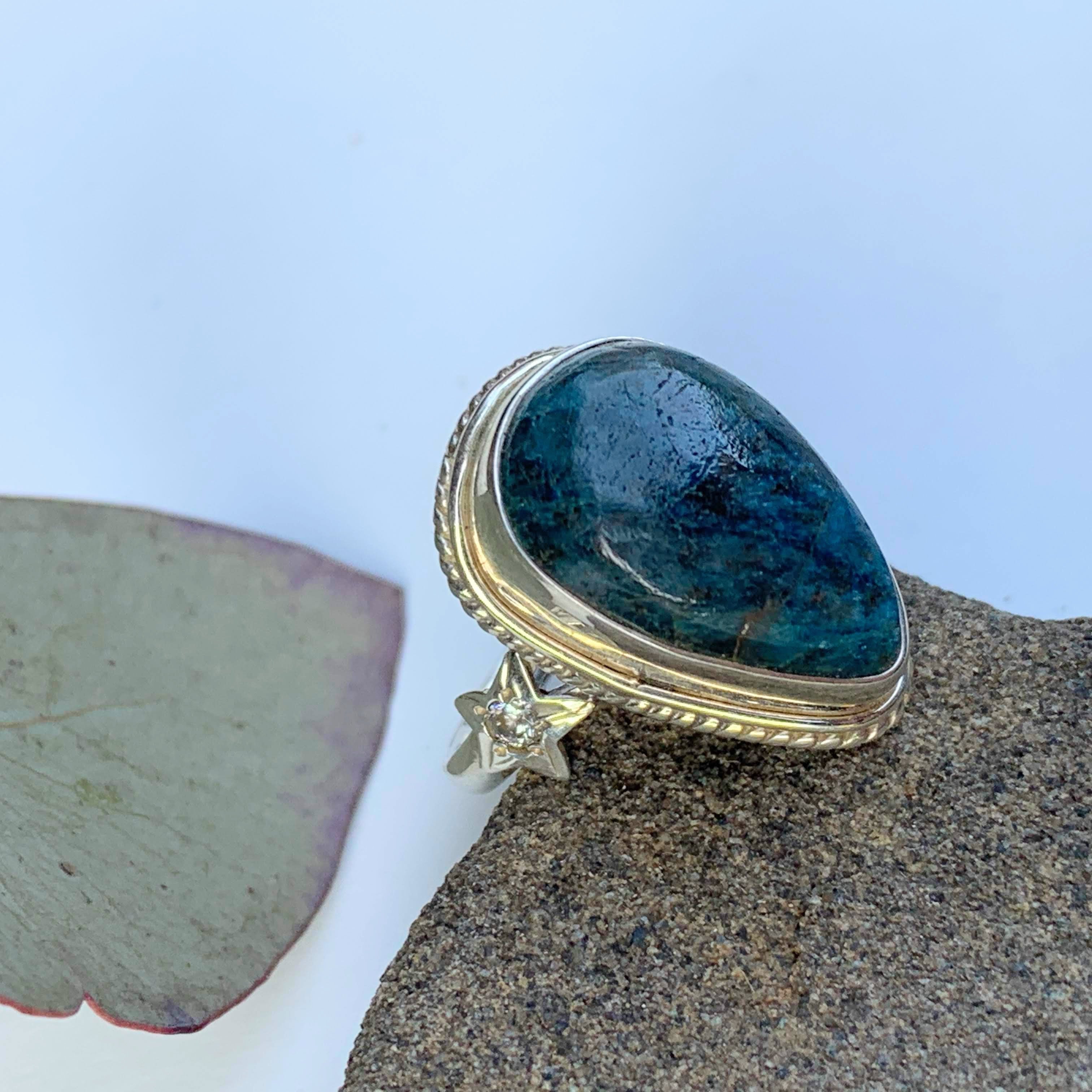 Deep Blue Apatite & Star Design Ring in Sterling Silver (Size 7) - Earth Family Crystals