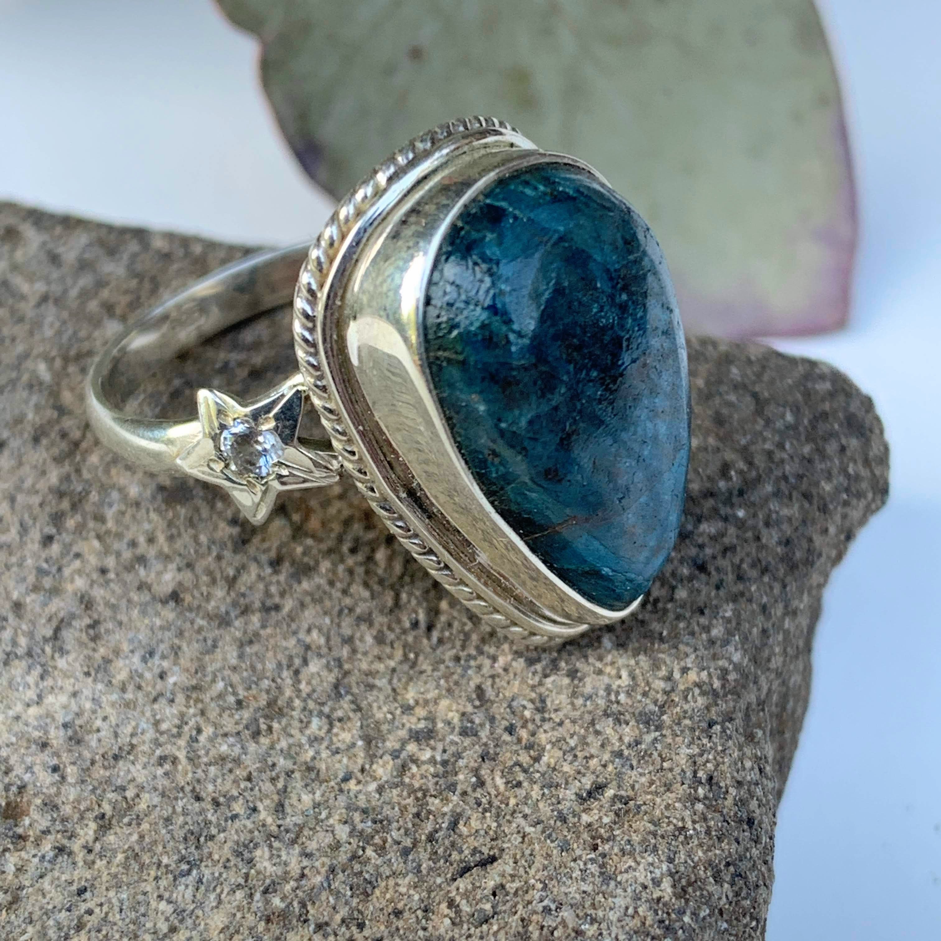 Deep Blue Apatite & Star Design Ring in Sterling Silver (Size 7) - Earth Family Crystals