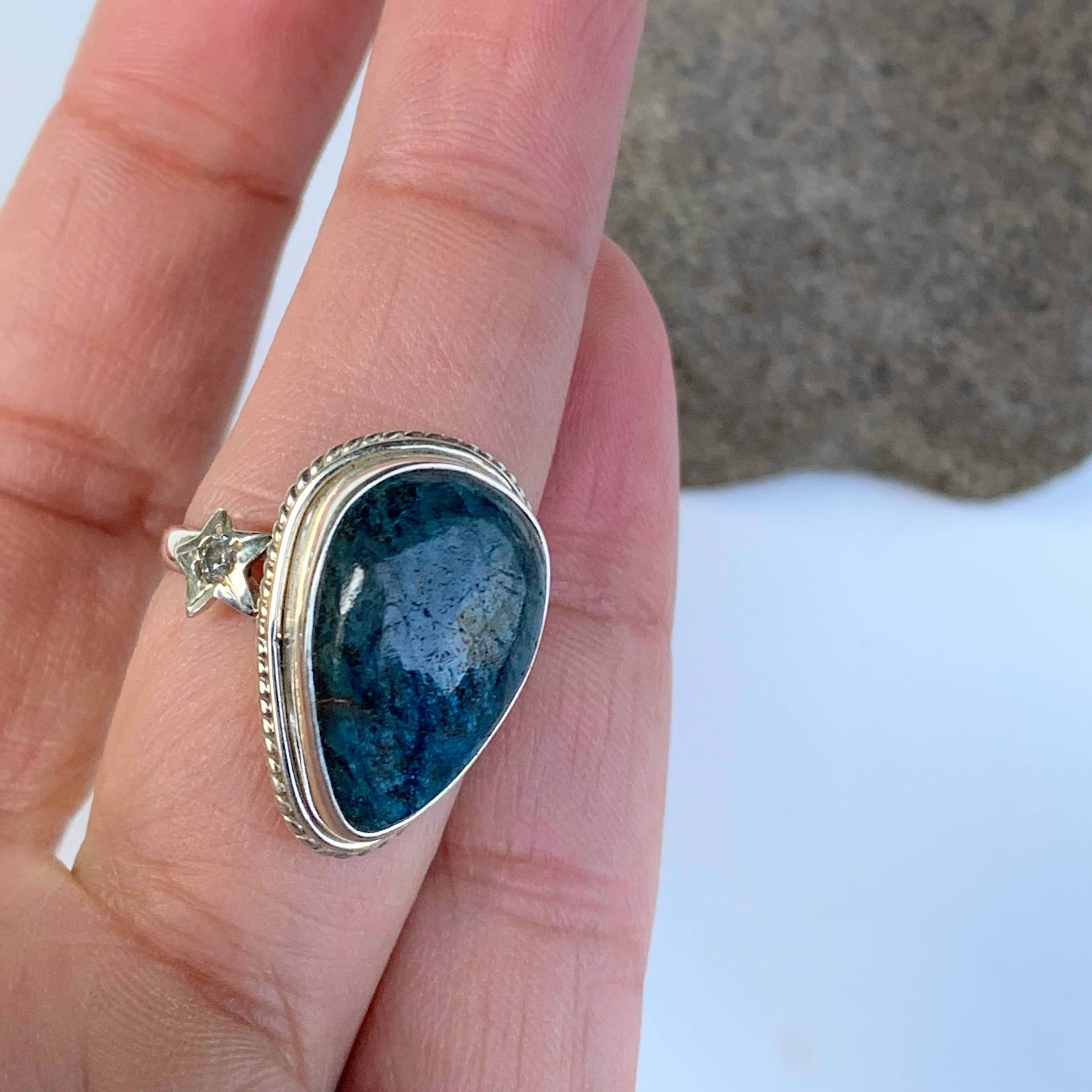 Deep Blue Apatite & Star Design Ring in Sterling Silver (Size 7) - Earth Family Crystals