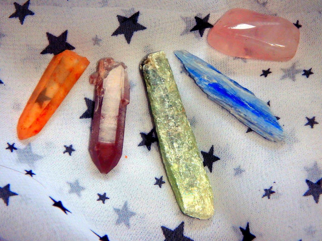 2018 Goals New Year Crystal Kit (Lithium Quartz, Tangerine Quartz,Blue Kyanite, Green Kyanite, Rose Quartz) - Earth Family Crystals