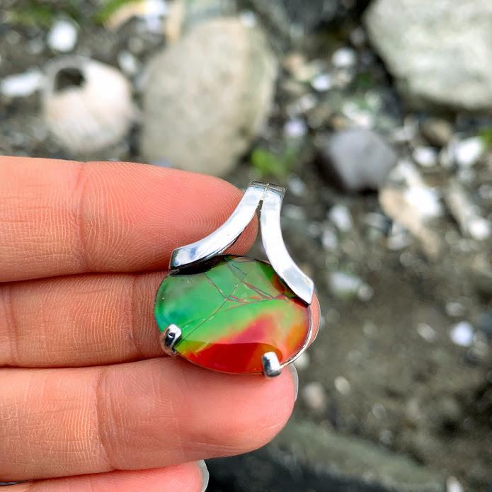 High Grade Quartz Capped Alberta Ammolite Pendant in Sterling Silver (Includes Silver Chain)
